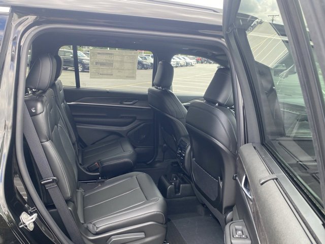 New 2025 Jeep Grand Cherokee L Limited w/ Luxury Tech Group II image 32