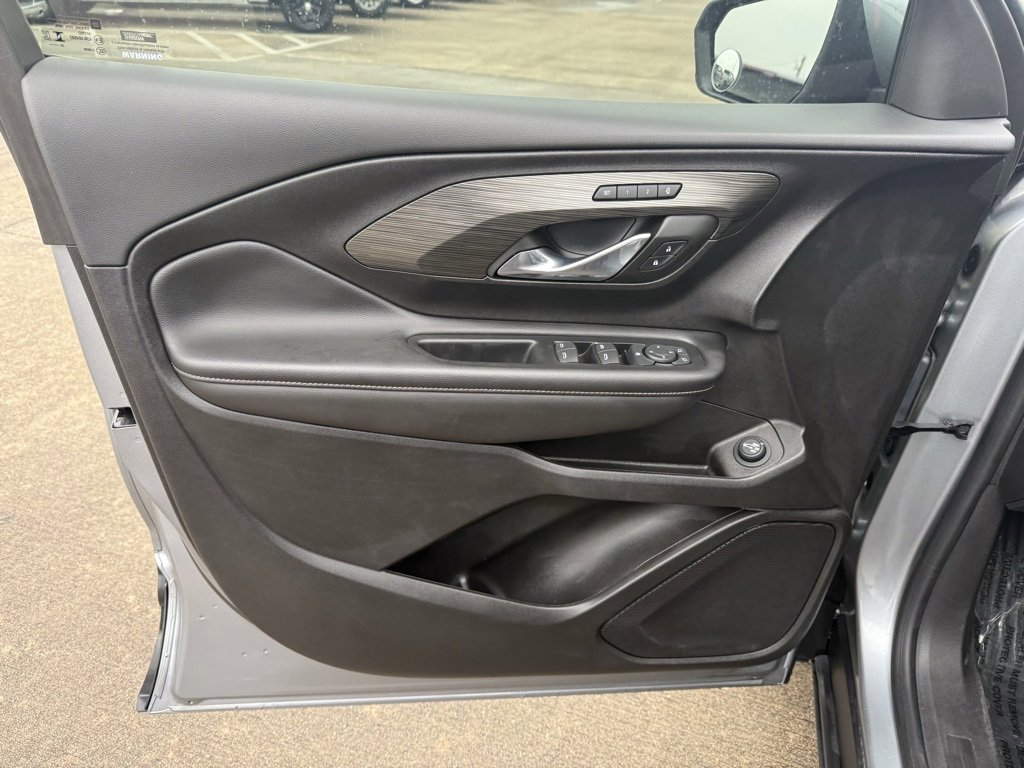 Used 2024 GMC Terrain SLT image 19