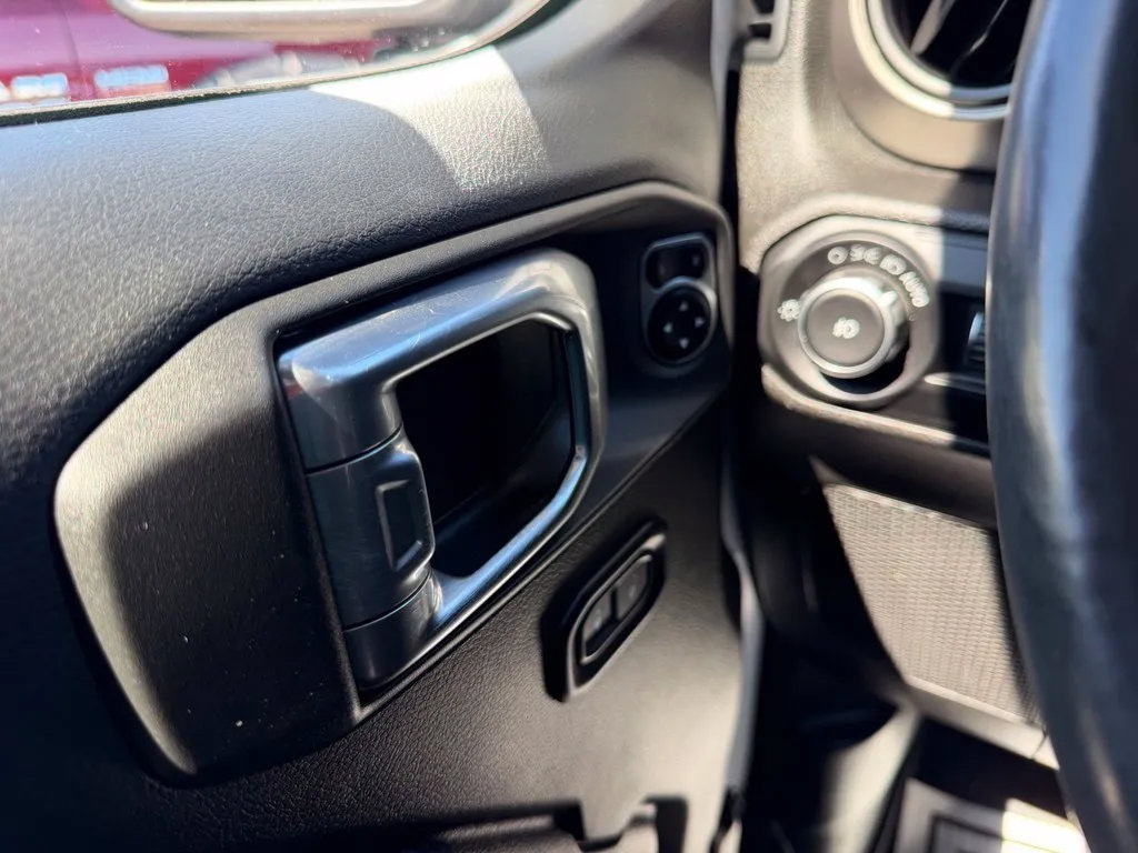 Used 2019 Jeep Wrangler Unlimited Sport S AWD/4WD image 13