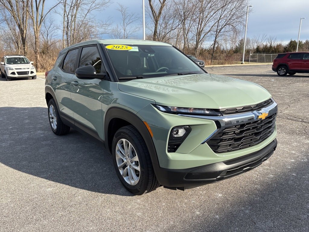 Used 2025 Chevrolet TrailBlazer LS w/ LS Convenience Package image 3