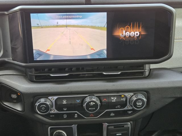 Used 2024 Jeep Gladiator Sport AWD/4WD image 18