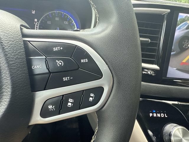 Used 2024 Chrysler Pacifica Touring-L FWD image 32