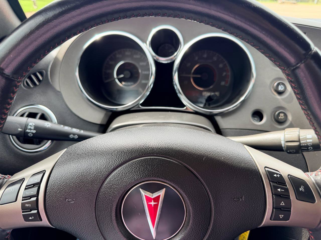 Used 2008 Pontiac Solstice GXP w/ Premium Package RWD image 22