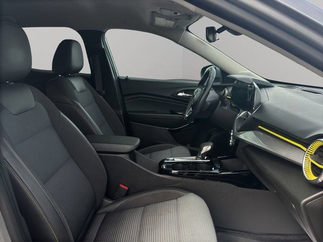 Used 2024 Chevrolet Trax LT w/ Driver Confidence Package FWD image 19
