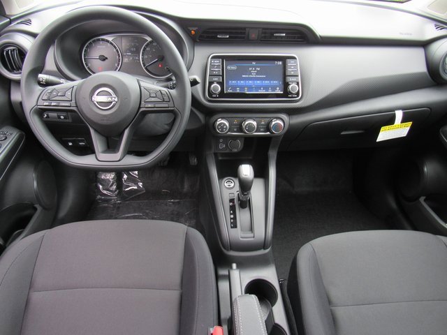 New 2025 Nissan Kicks Play S image 9