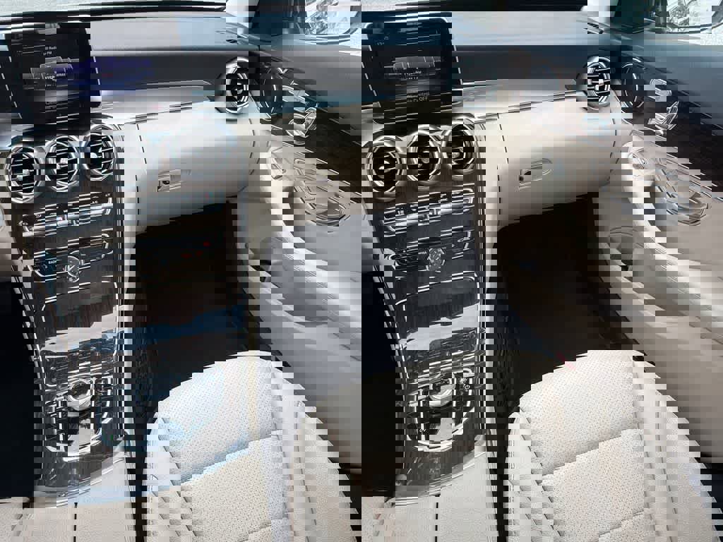 Used 2017 Mercedes-Benz C 300 4MATIC Sedan image 20