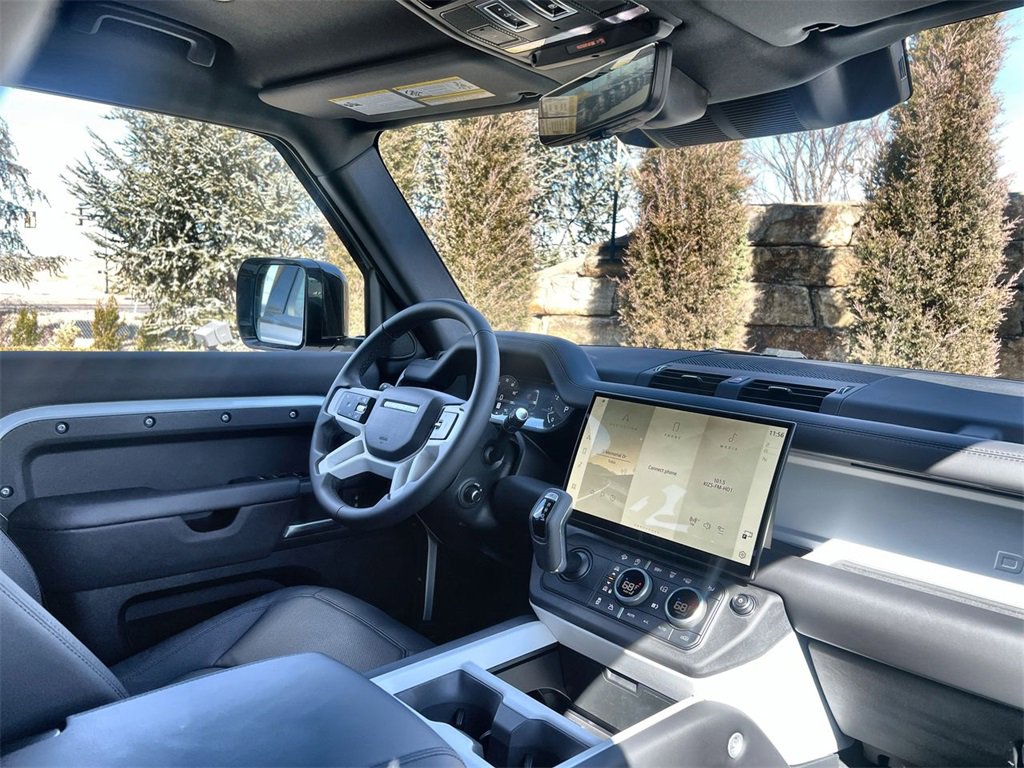 Used 2026 Land Rover Defender 130 X-Dynamic SE image 14