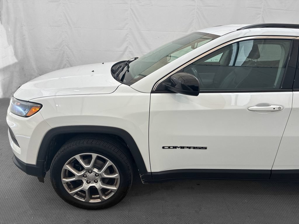 Used 2022 Jeep Compass Latitude AWD/4WD image 3