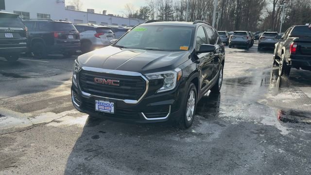 Used 2022 GMC Terrain SLE w/ Driver Convenience Package image 4