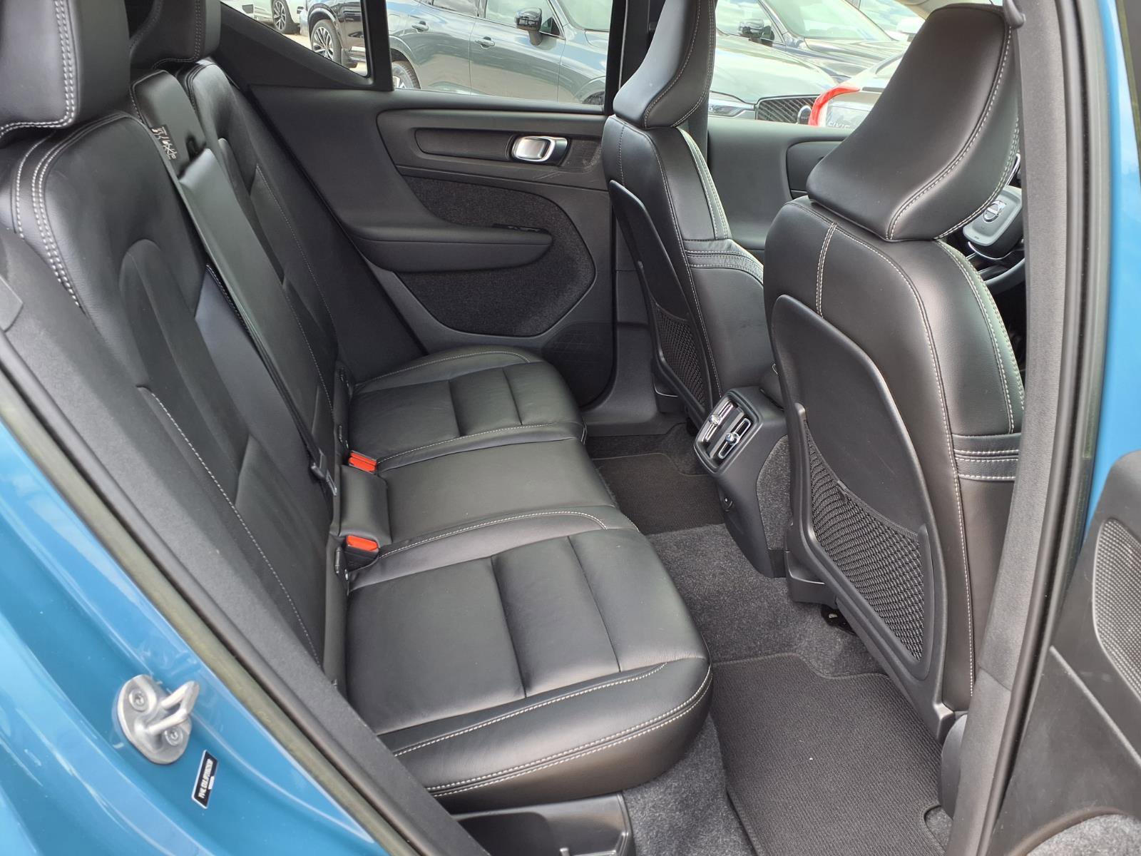 Used 2023 Volvo XC40 B5 Plus image 15