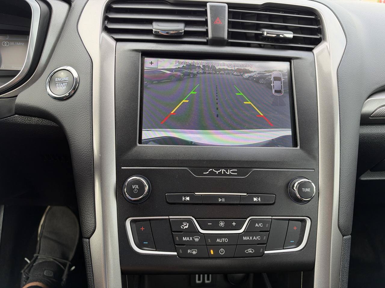 Used 2019 Ford Fusion SE FWD image 20