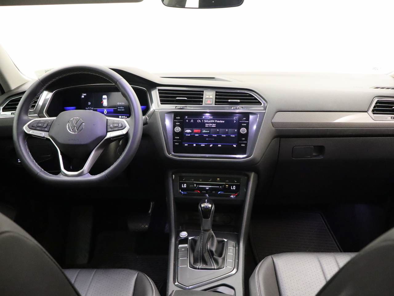 Certified 2023 Volkswagen Tiguan SE w/ Panoramic Sunroof Package FWD image 13