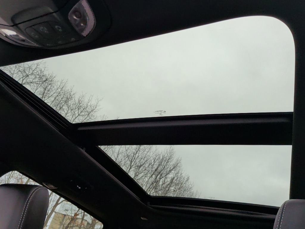 Used 2025 Chrysler Pacifica Limited w/ Uconnect Theater Family Group image 37