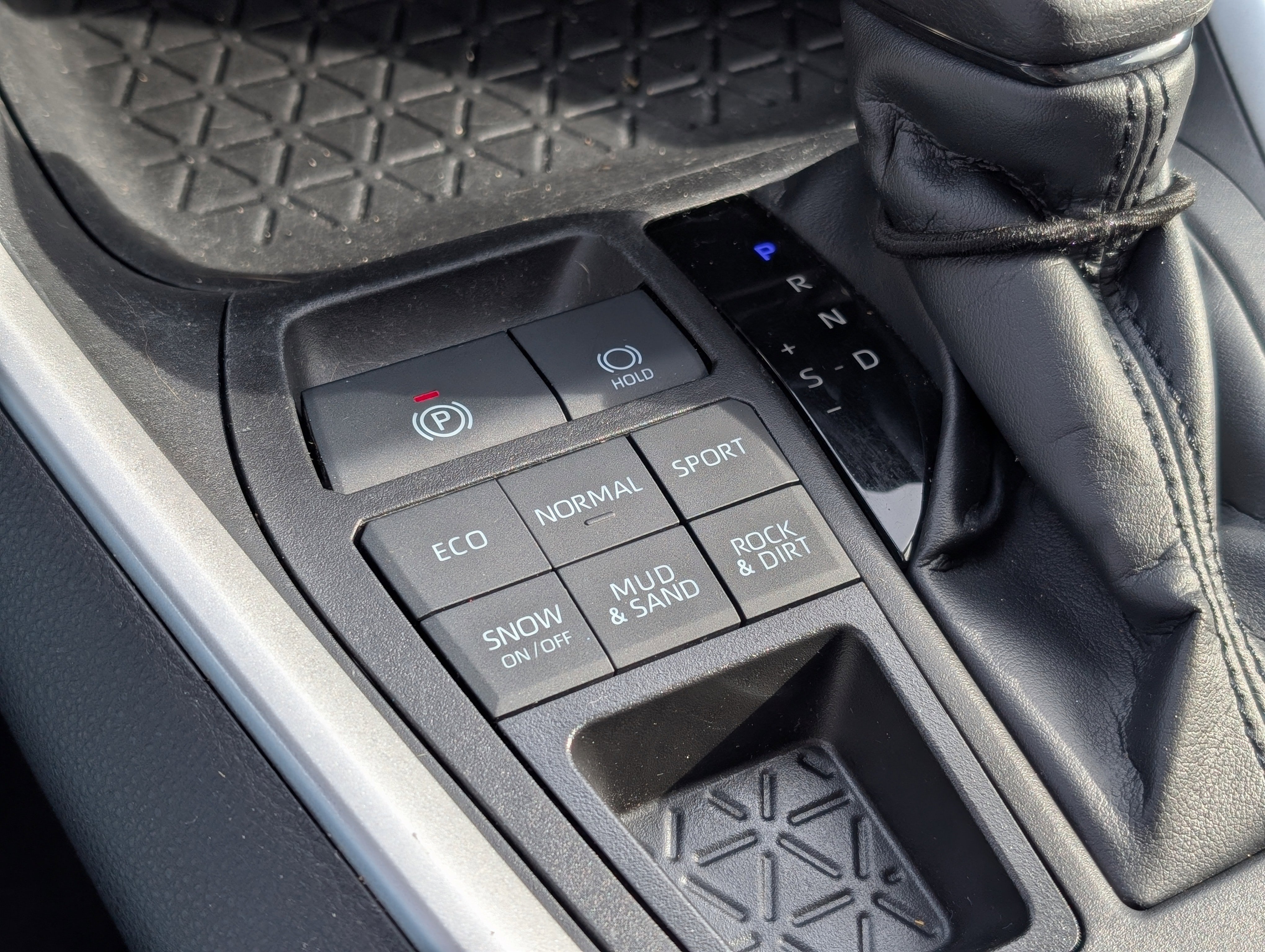 Used 2023 Toyota RAV4 XLE image 25