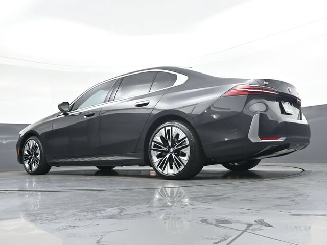 Certified 2025 BMW i5 eDrive40i w/ Premium Package RWD image 37