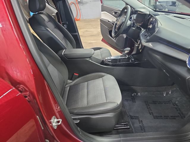 Used 2025 Chevrolet Trax LT FWD image 12