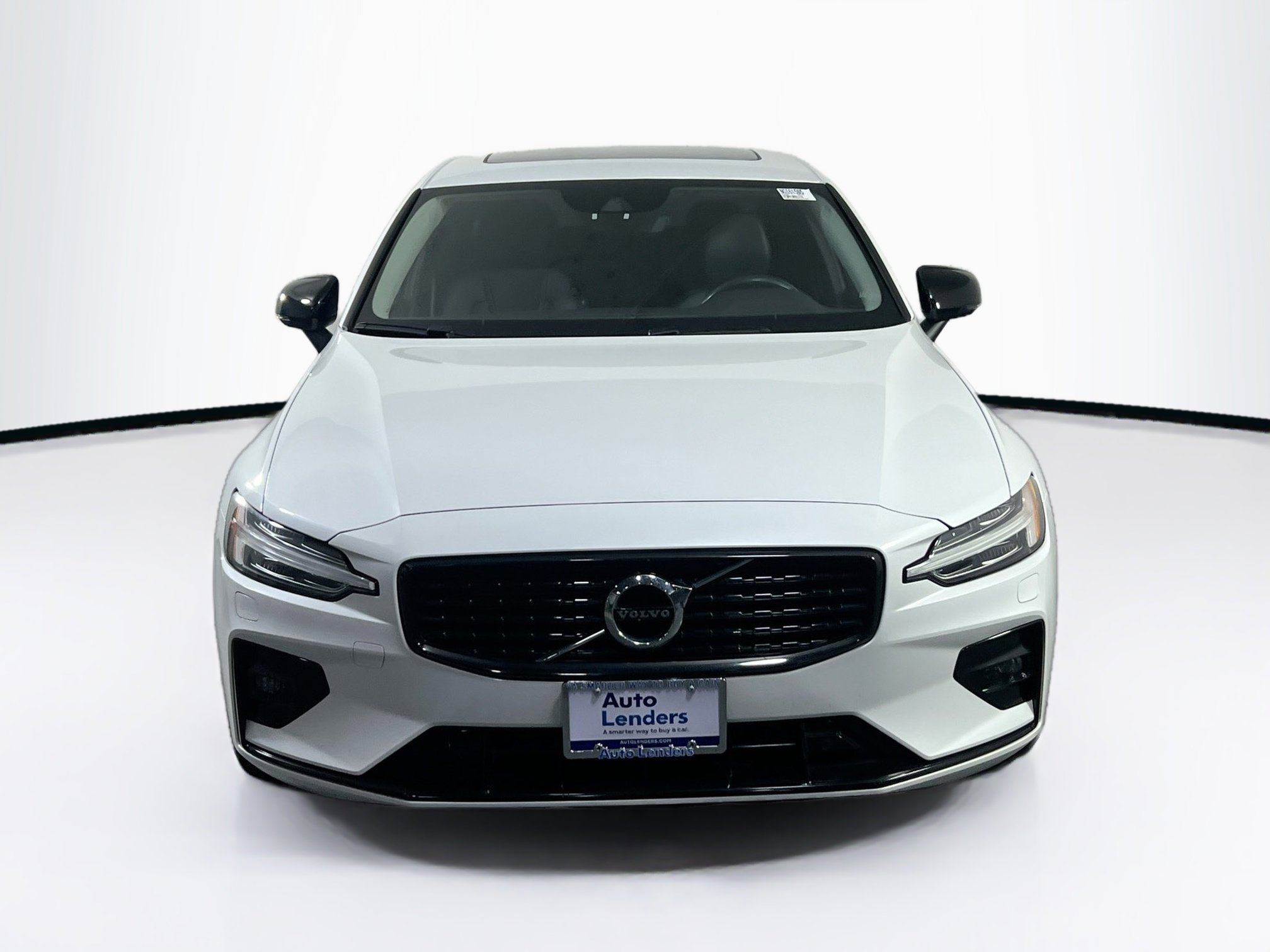 Used 2022 Volvo S60 B5 Momentum w/ Premium Package image 2