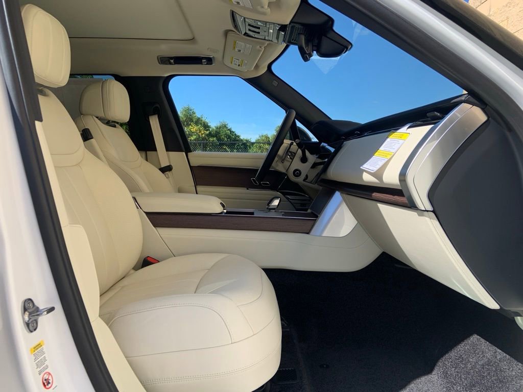 New 2025 Land Rover Range Rover Long Wheelbase SE image 15