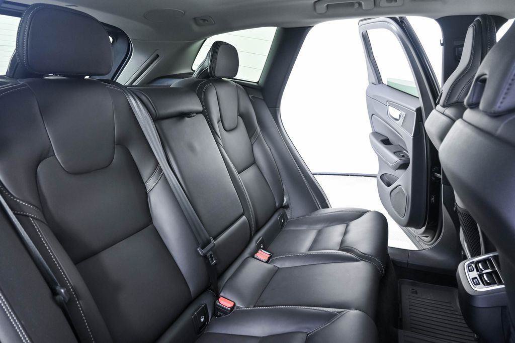 Certified 2023 Volvo XC60 B5 Ultimate w/ Climate Package FWD image 24