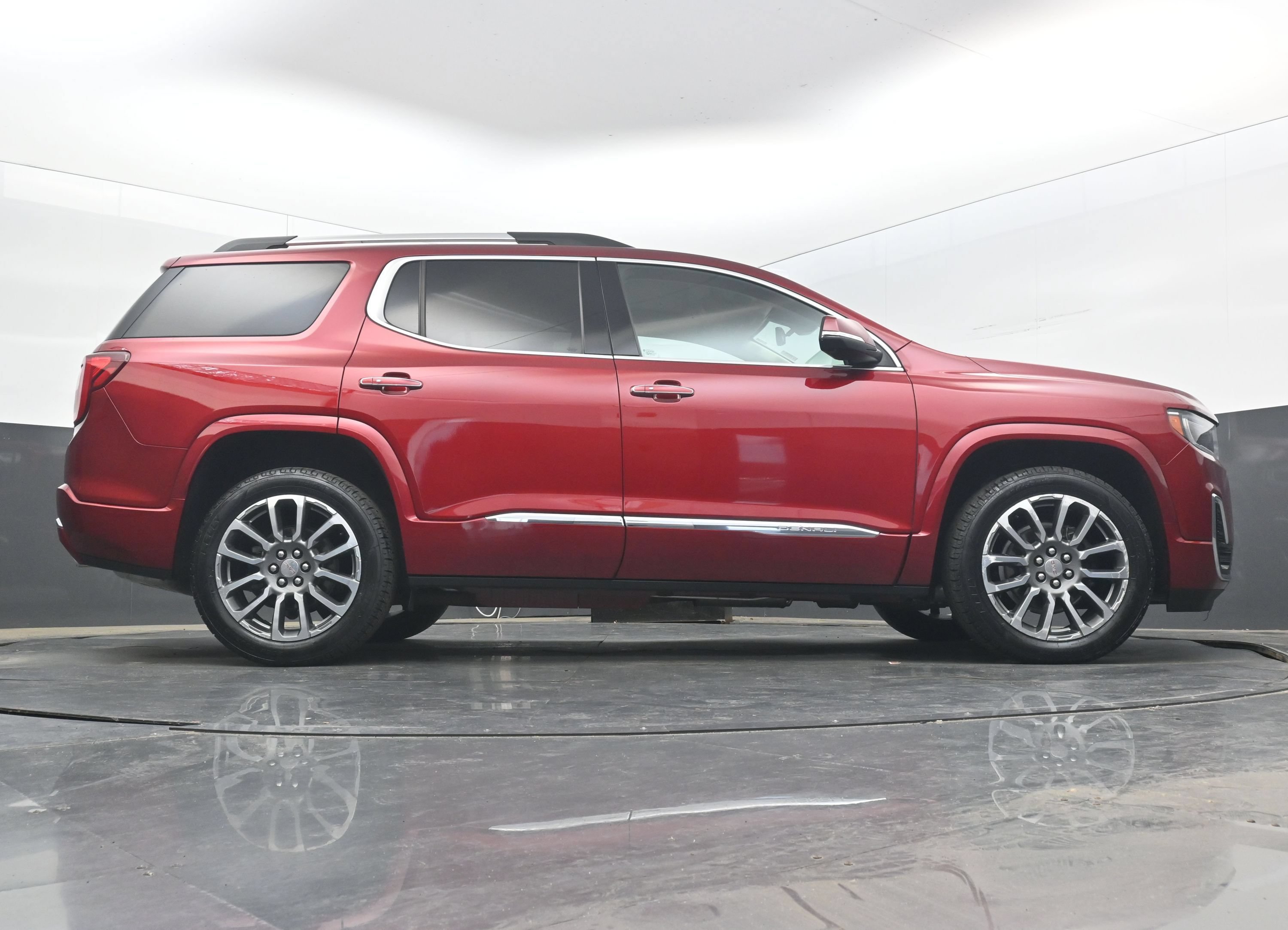 Used 2022 GMC Acadia Denali w/ Denali Ultimate Package AWD/4WD image 29