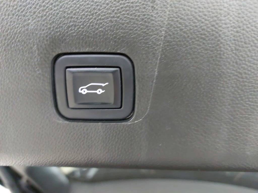 Used 2022 Chevrolet Traverse LT image 13