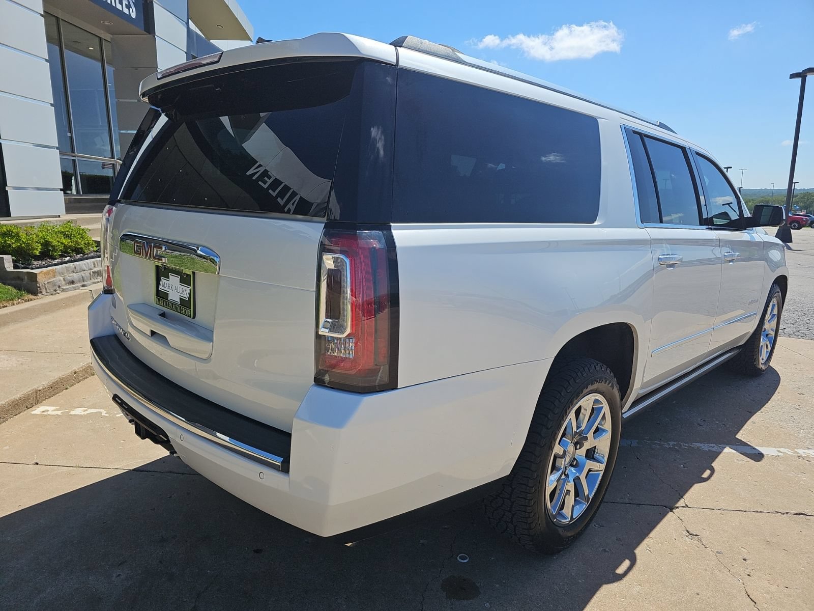 Used 2018 GMC Yukon XL Denali w/ Open Road Package AWD/4WD image 4