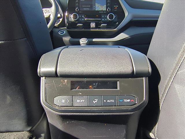 Used 2022 Toyota Highlander XLE image 17