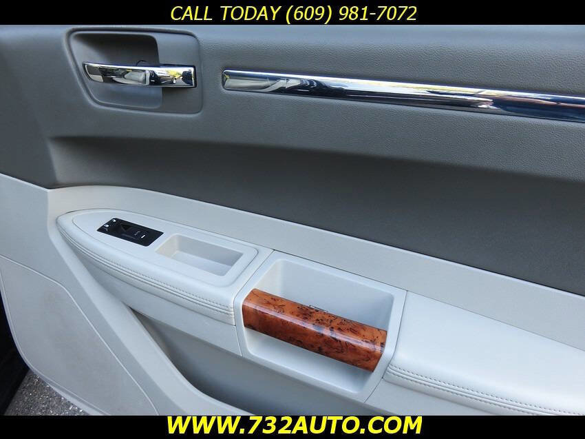 Used 2008 Chrysler 300 C w/ Protection Group II image 19