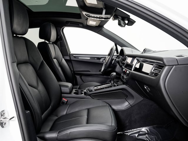 Used 2025 Porsche Macan image 25