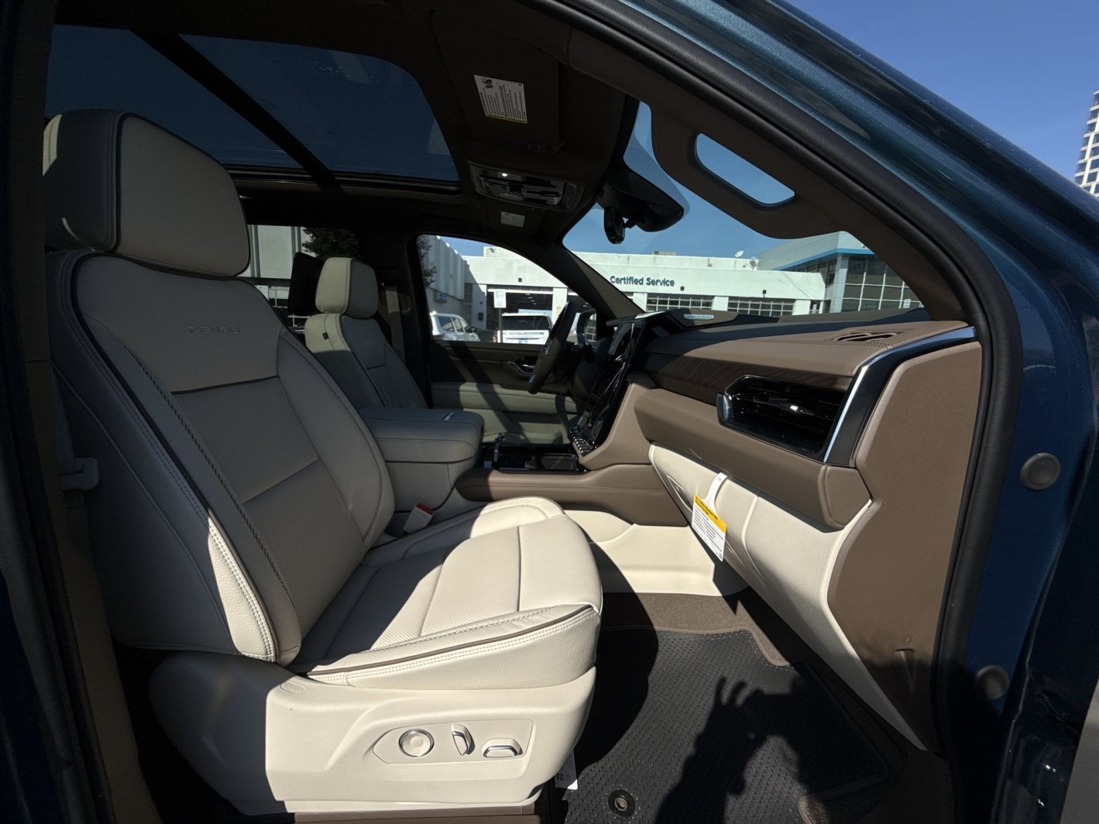 New 2026 GMC Yukon Denali w/ Denali Reserve Package AWD/4WD image 28