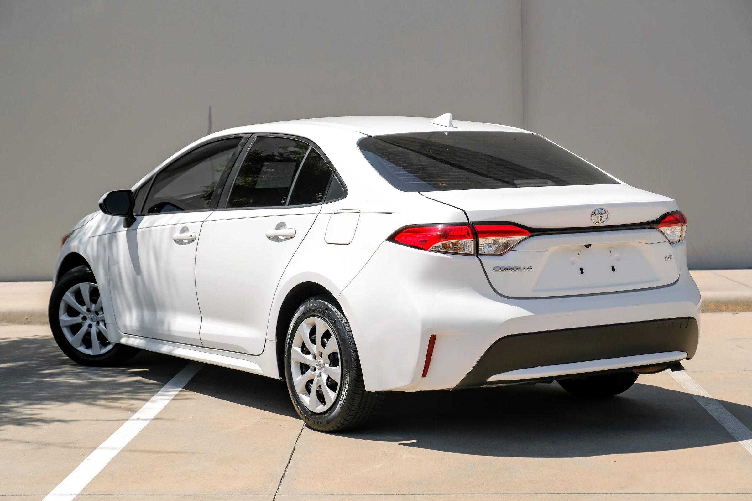 Used 2021 Toyota Corolla LE image 5