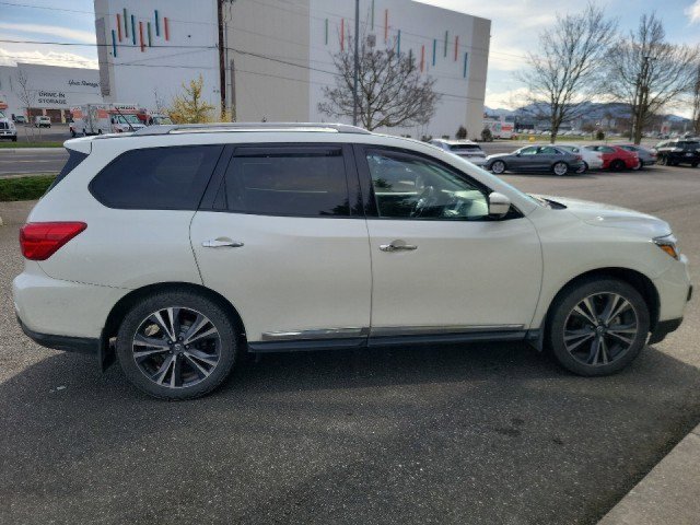 Used 2018 Nissan Pathfinder Platinum w/ Cargo Package image 3