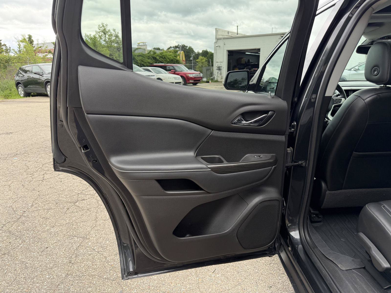 Used 2020 GMC Acadia SLT w/ LPO, Floor Liner Package AWD/4WD image 22