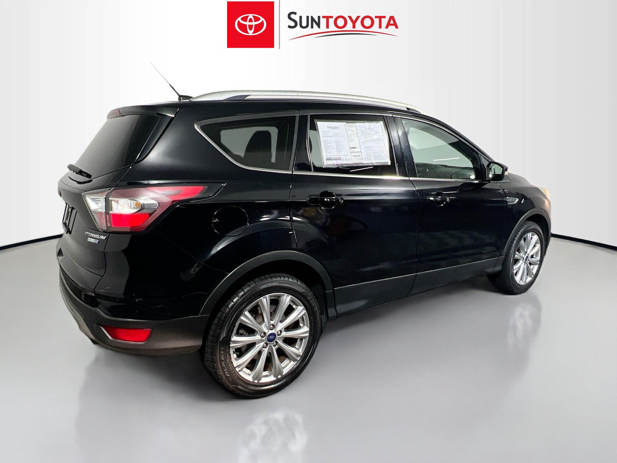 Used 2017 Ford Escape Titanium AWD/4WD image 4