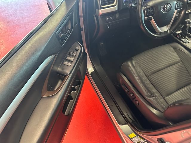 Certified 2019 Toyota Highlander Plus AWD/4WD image 7