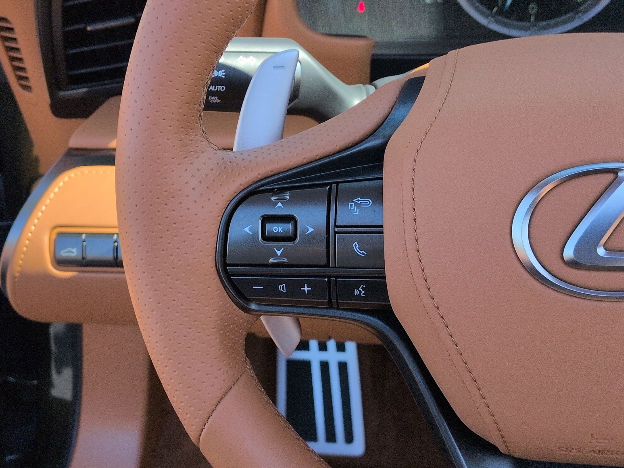 Used 2023 Lexus LC 500 Convertible w/ Touring Package RWD image 19