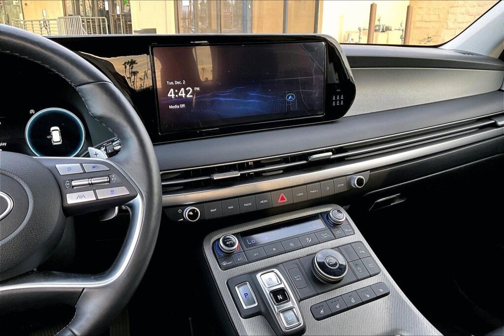 Certified 2025 Hyundai Palisade SEL image 8