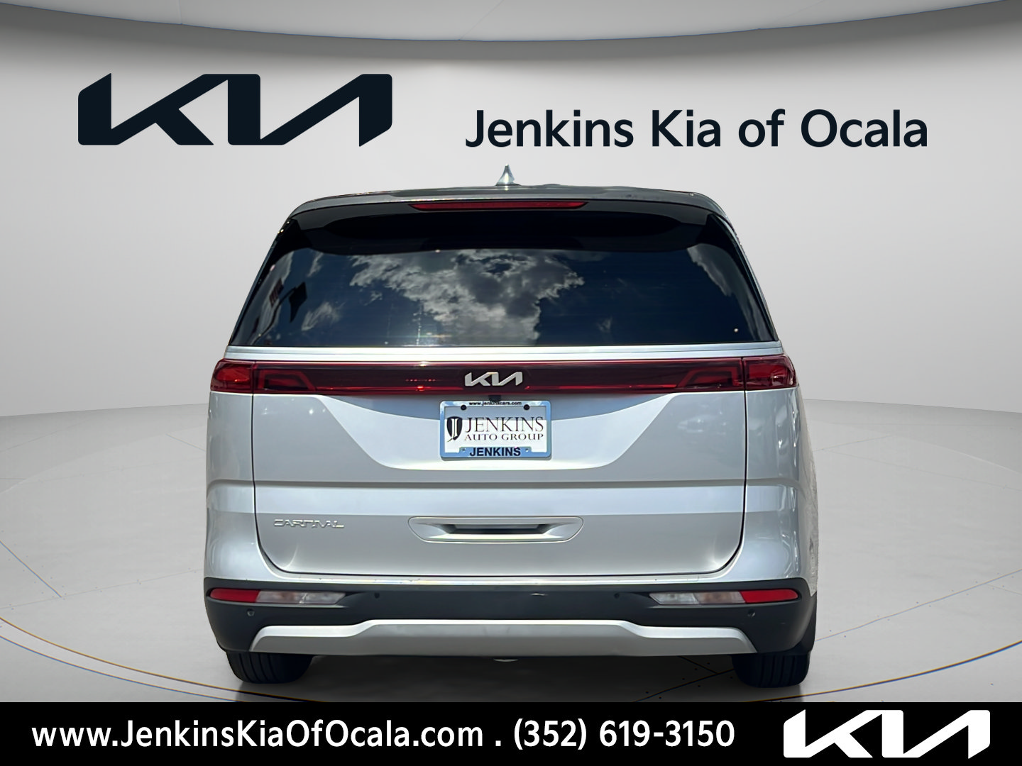 Used 2023 Kia Carnival LX FWD image 4
