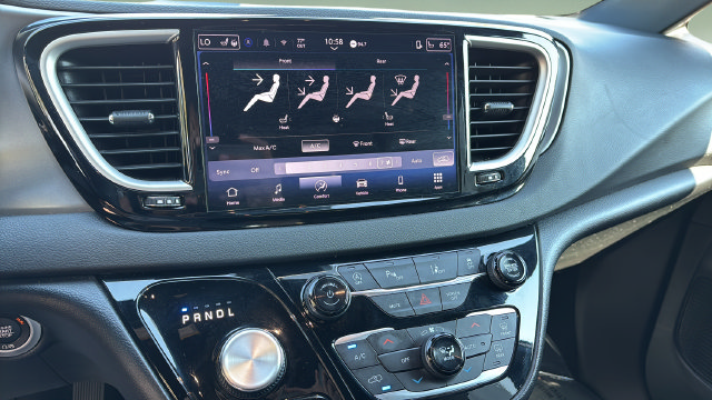 Used 2025 Chrysler Pacifica Select FWD image 30