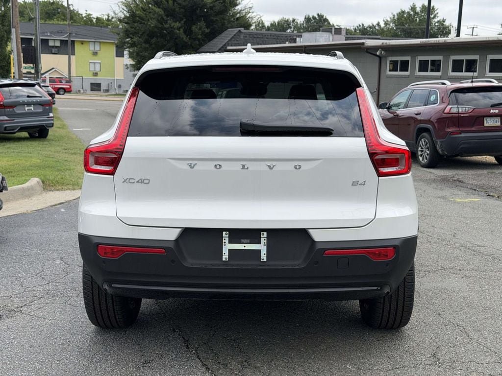 New 2026 Volvo XC40 B4 Core w/ Climate Package FWD image 20