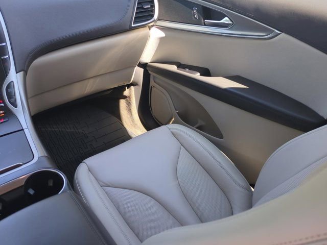 Used 2019 Lincoln Nautilus Select image 16