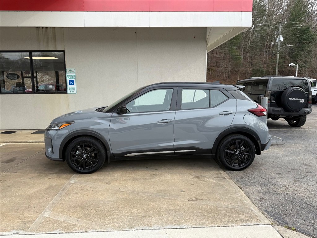 Used 2022 Nissan Kicks SR w/ Premium Package image 13