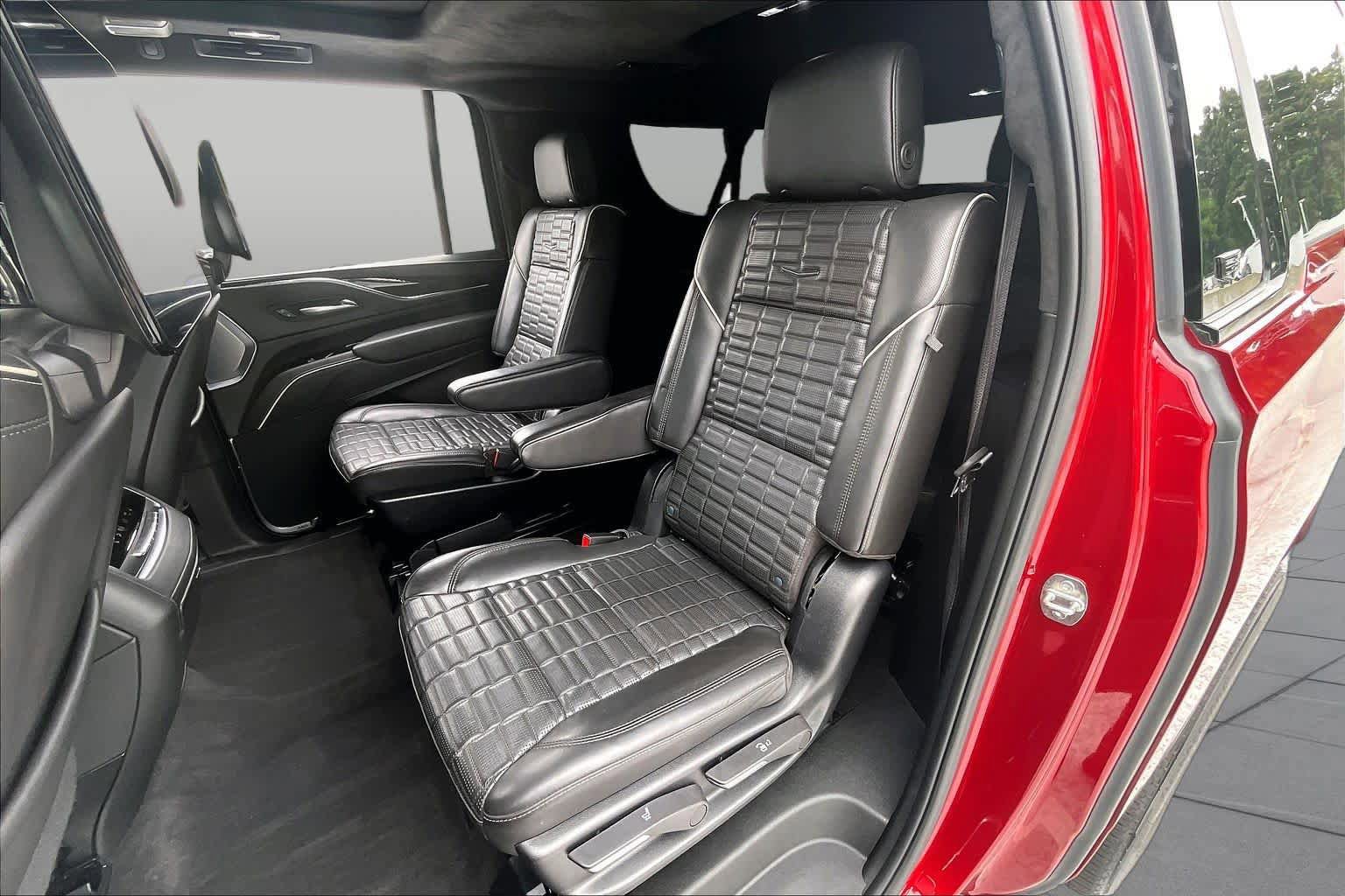 Used 2023 Cadillac Escalade ESV Sport Platinum w/ LPO, ONYX Package AWD/4WD image 21