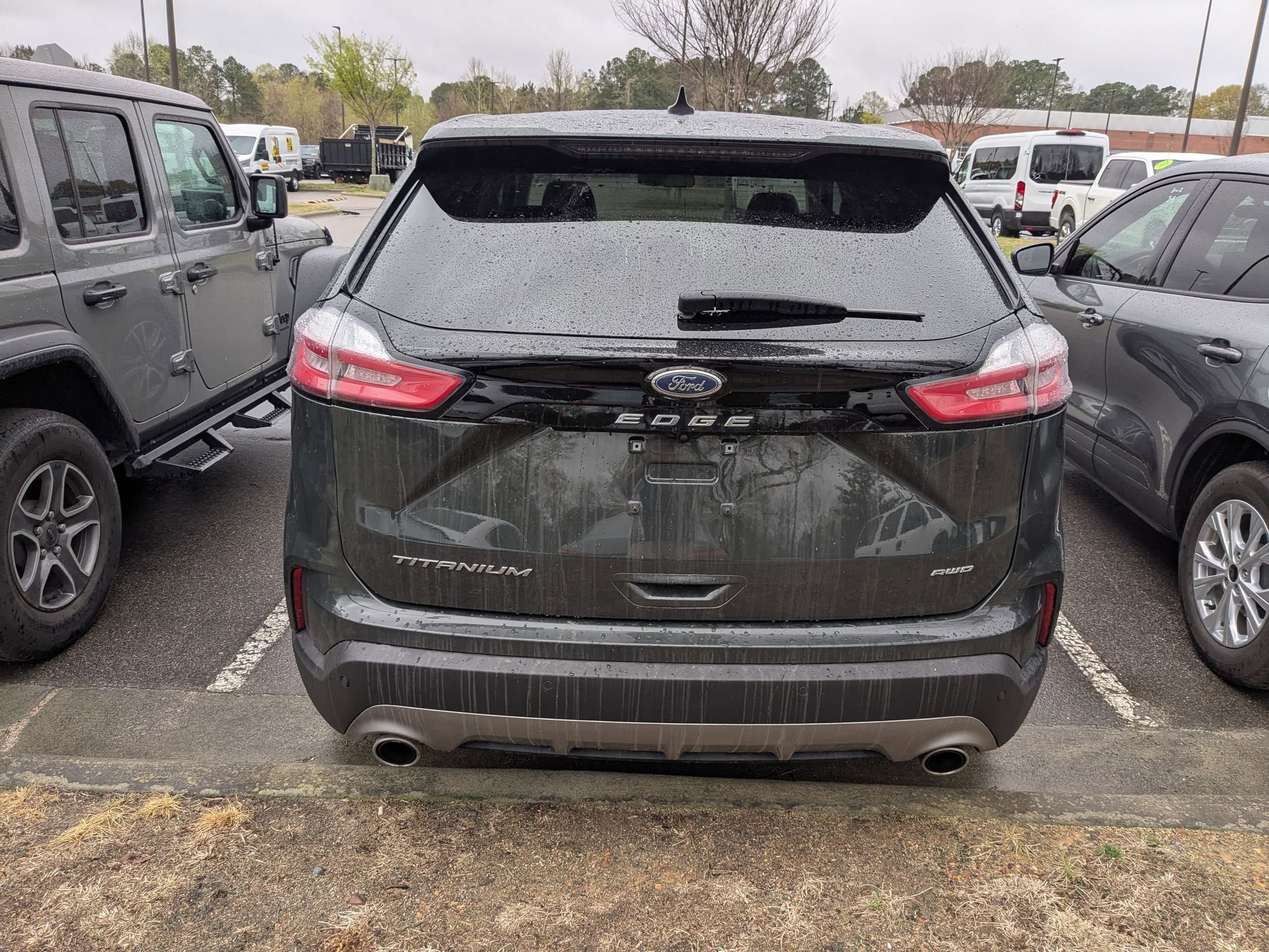 Used 2023 Ford Edge Titanium image 3