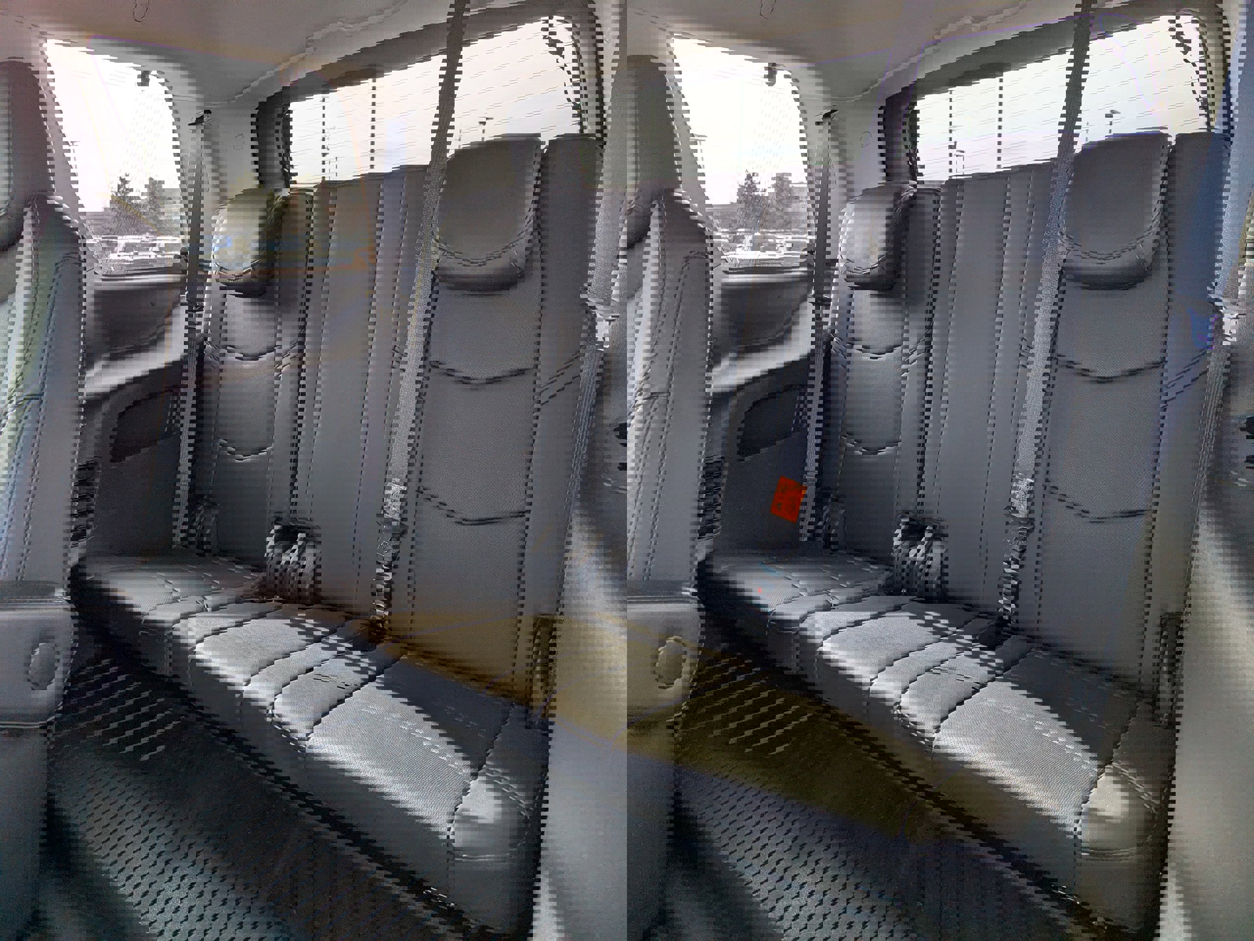 Used 2020 Cadillac Escalade Premium Luxury image 35