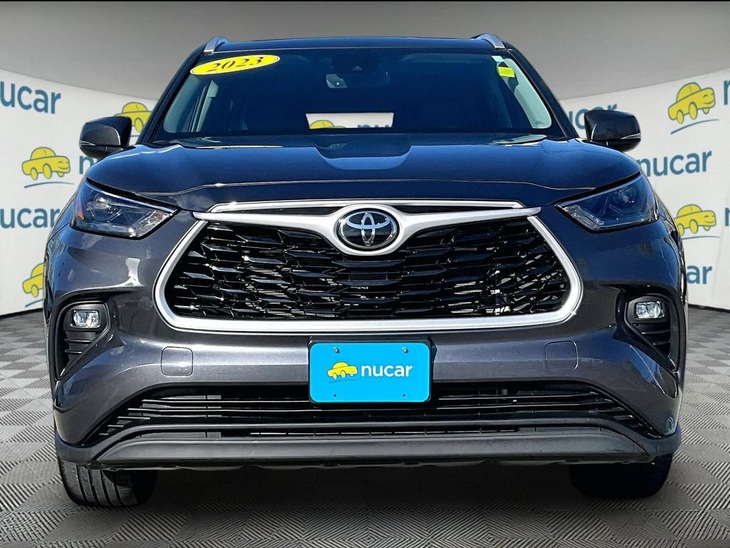 Used 2023 Toyota Highlander XLE AWD/4WD image 2