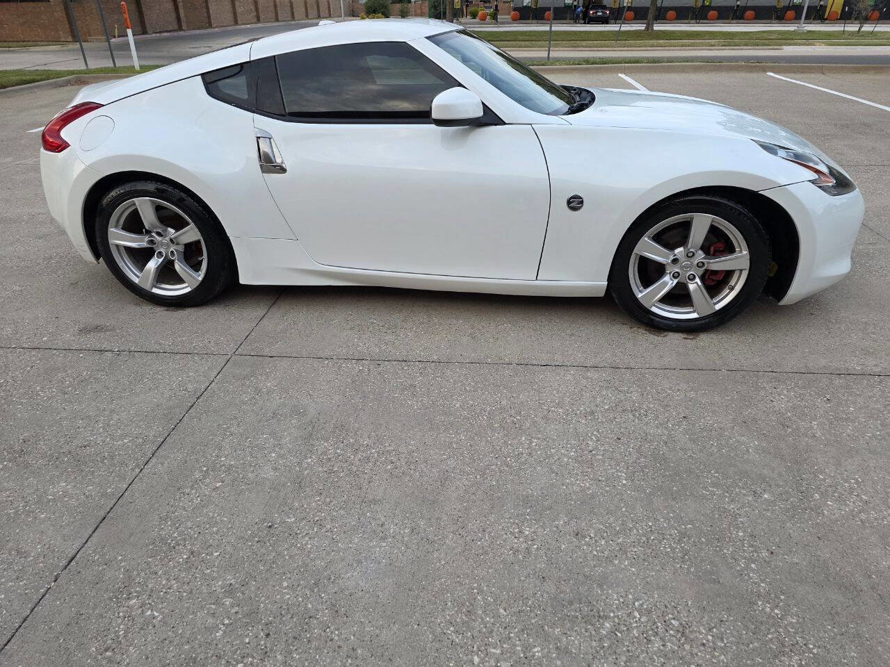 Used 2011 Nissan 370Z Touring image 11