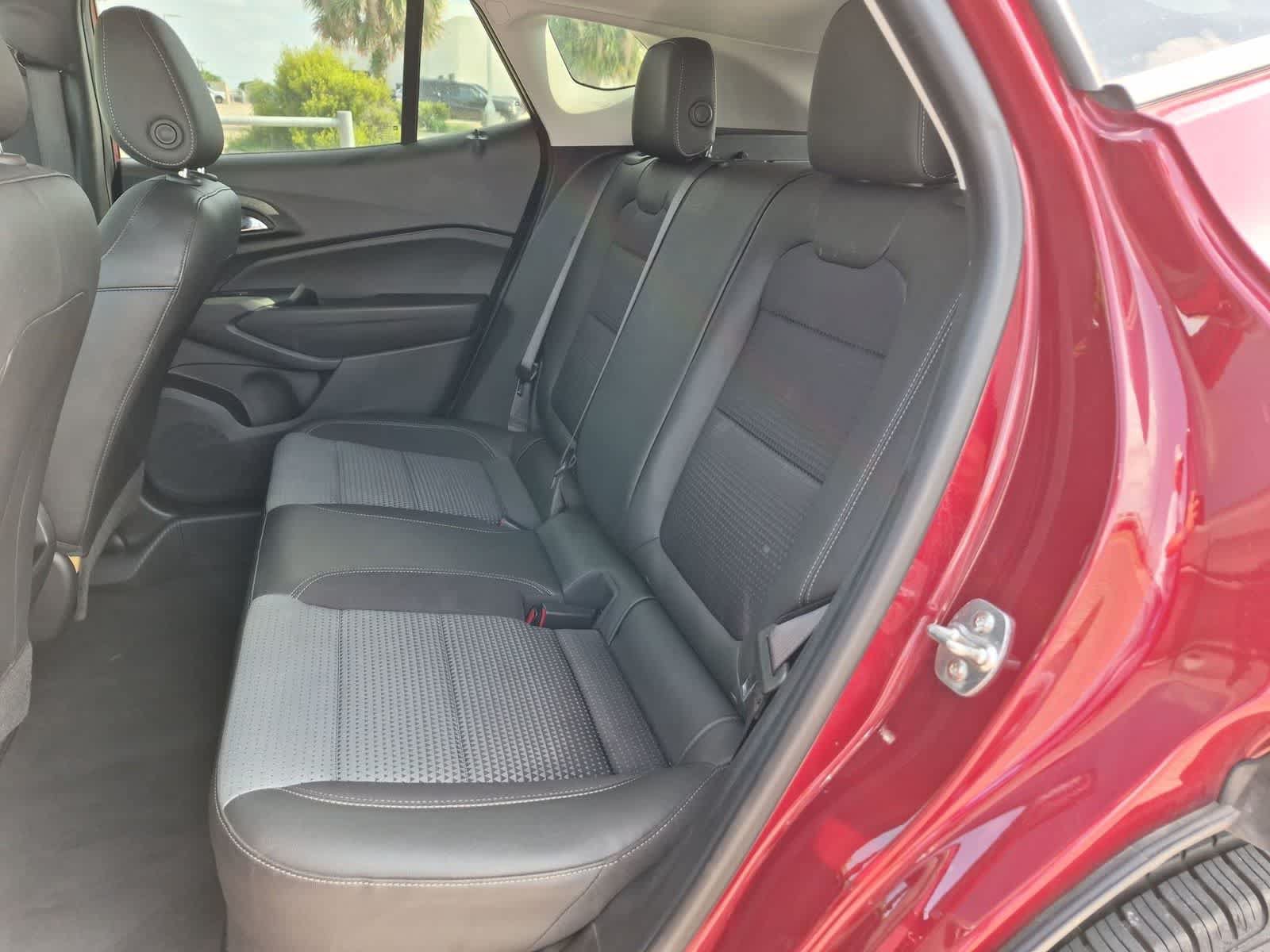 Used 2024 Chevrolet Trax LT FWD image 23