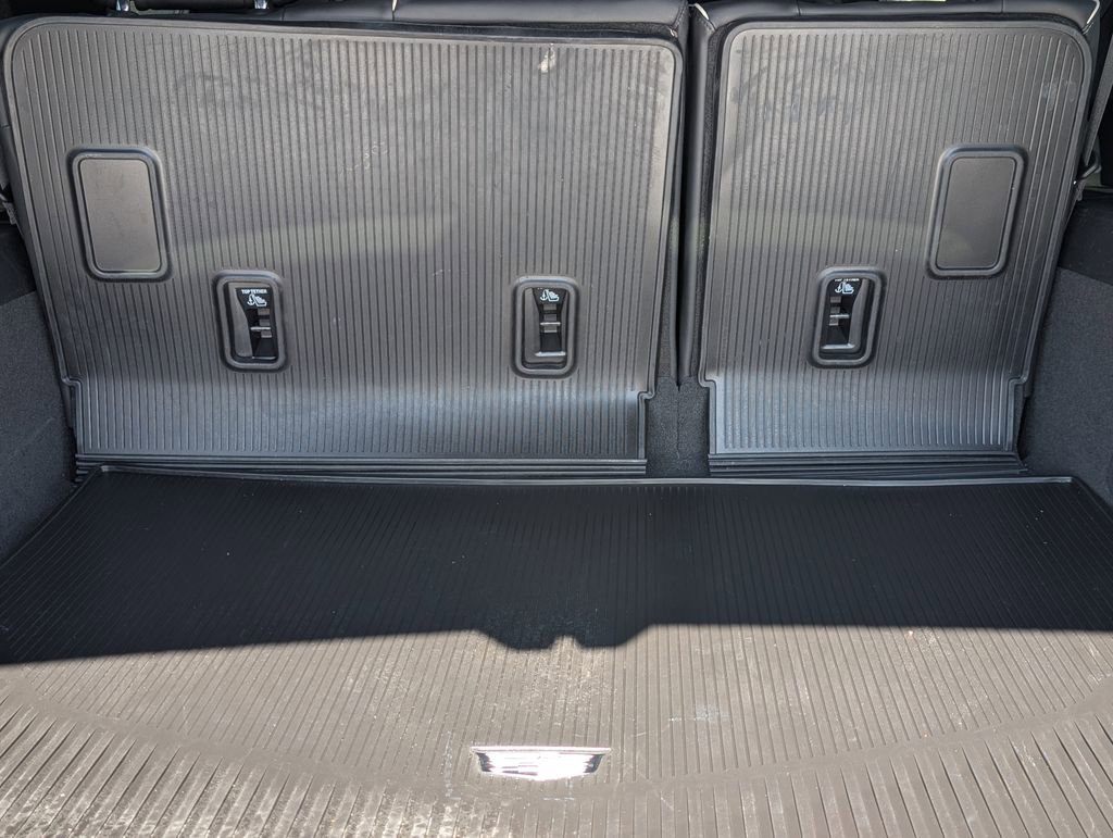 Used 2023 Cadillac Escalade ESV Premium Luxury w/ LPO, Floor Liner Package AWD/4WD image 21