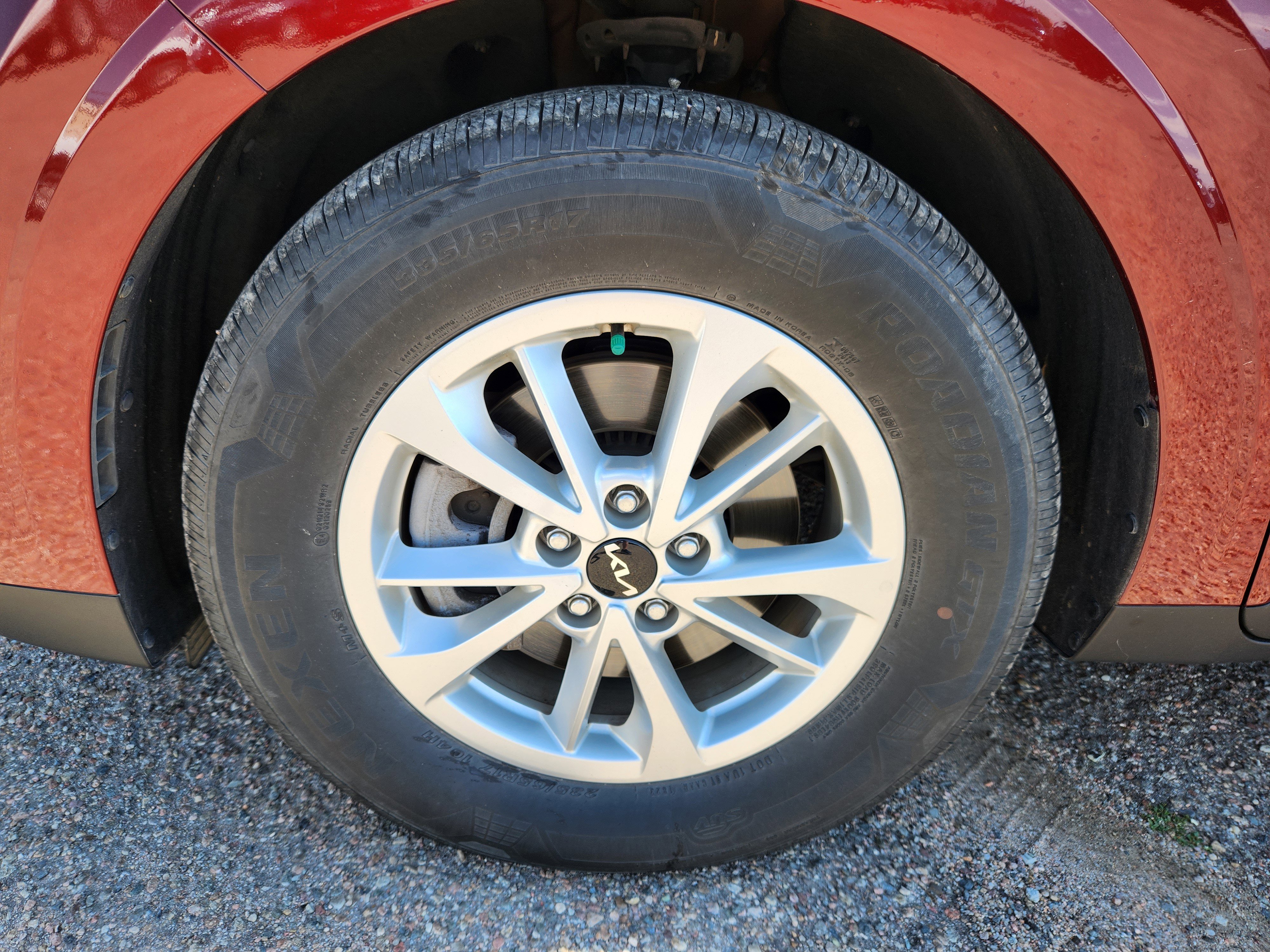 Used 2024 Kia Carnival LX image 17